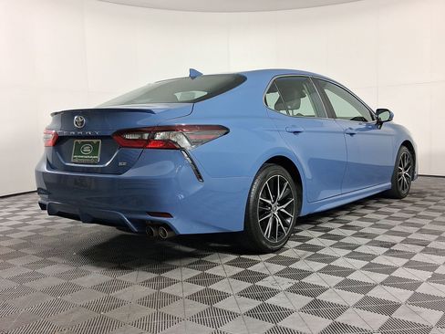 Used 2024 Toyota Camry SE image 9
