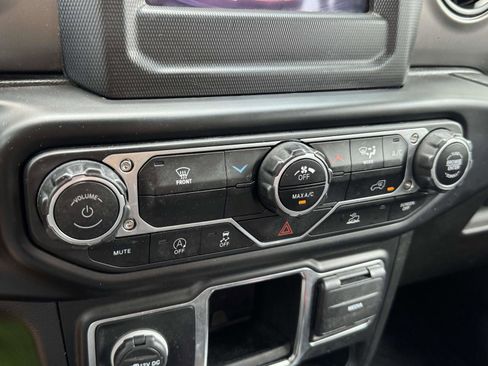 Used 2022 Jeep Wrangler Unlimited Sport AWD/4WD image 14