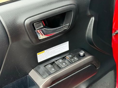 Used 2017 Toyota Tacoma TRD Off-Road w/ Tow Package (A/T) image 22