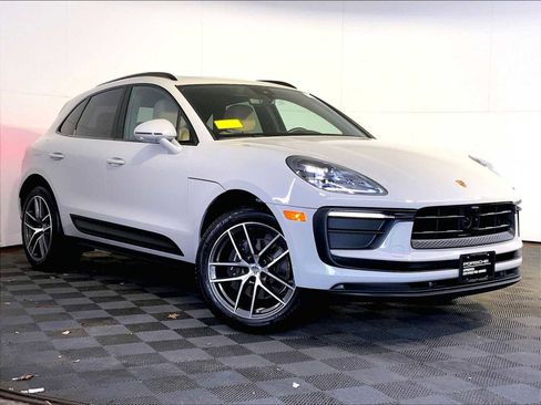 Certified 2026 Porsche Macan AWD/4WD image 9