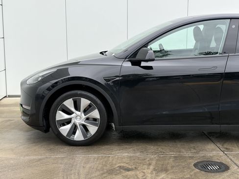 Used 2023 Tesla Model Y Long Range image 5