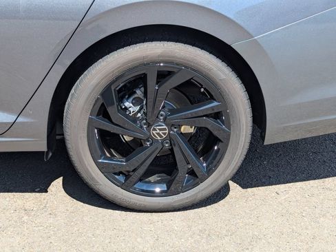 Certified 2025 Volkswagen Jetta SE w/ Black Wheel Package FWD image 3