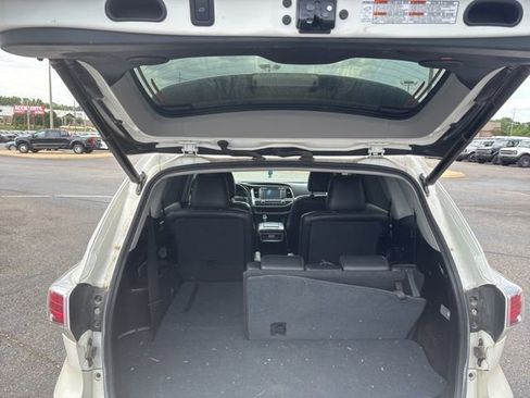 Used 2016 Toyota Highlander Limited FWD image 18