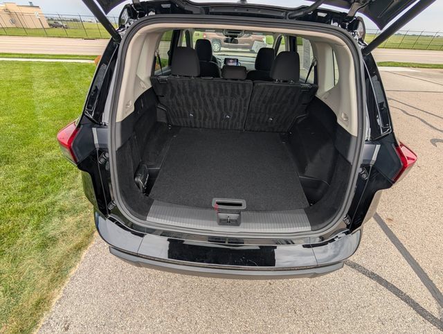 Used 2025 Nissan Rogue SV AWD/4WD image 8