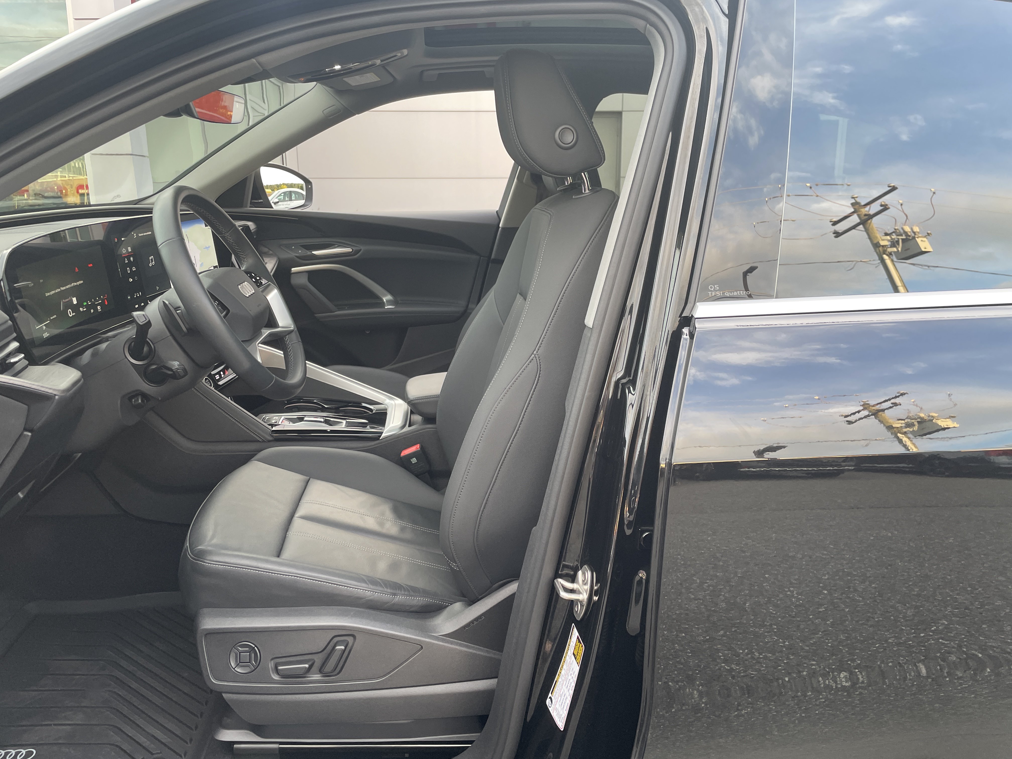Certified 2025 Audi Q5 Premium w/ Convenience Package AWD/4WD image 7