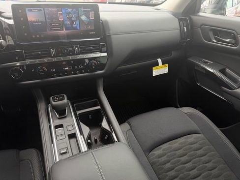 New 2026 Nissan Pathfinder SV image 32