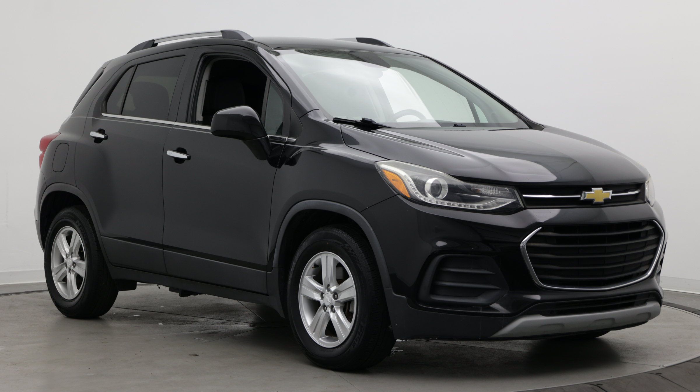 Used 2018 Chevrolet Trax LT w/ LT Convenience Package FWD image 3
