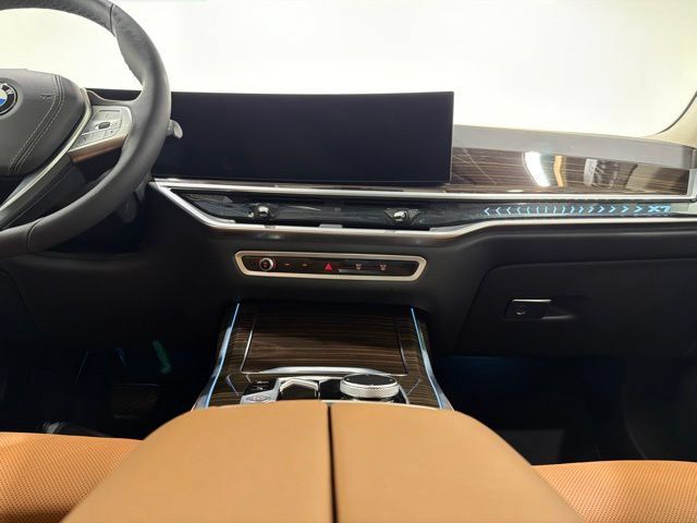 Used 2026 BMW X7 xDrive40i AWD/4WD image 39