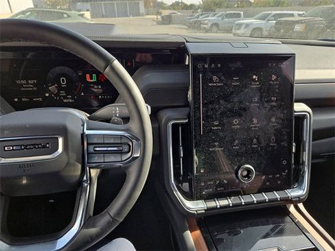 Used 2025 GMC Yukon Denali image 5