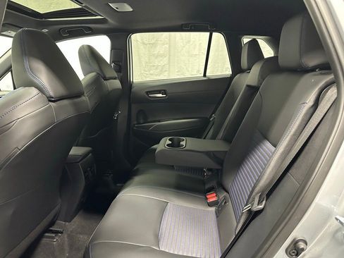 Used 2025 Toyota Corolla Cross XSE image 46