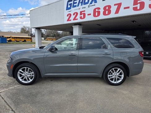 Used 2023 Dodge Durango GT image 2