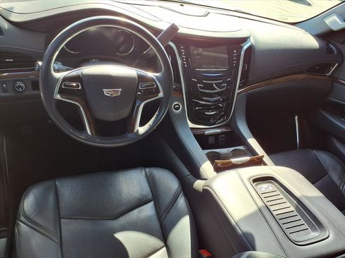 Used 2020 Cadillac Escalade 2WD image 9