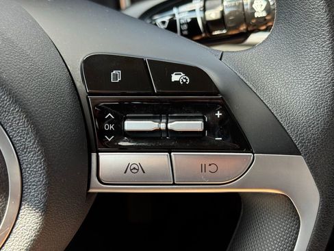 Used 2024 Hyundai Elantra SEL image 25