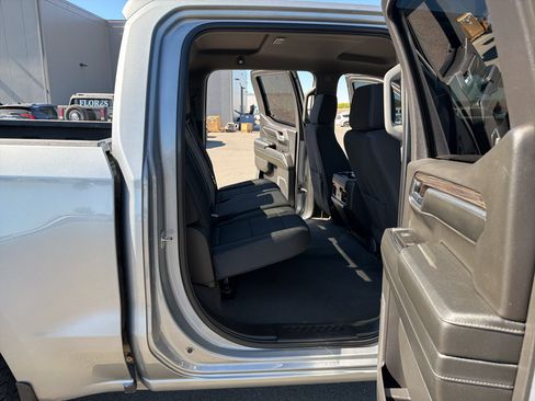 Used 2024 Chevrolet Silverado 1500 LT Trail Boss w/ Convenience Package II AWD/4WD image 12