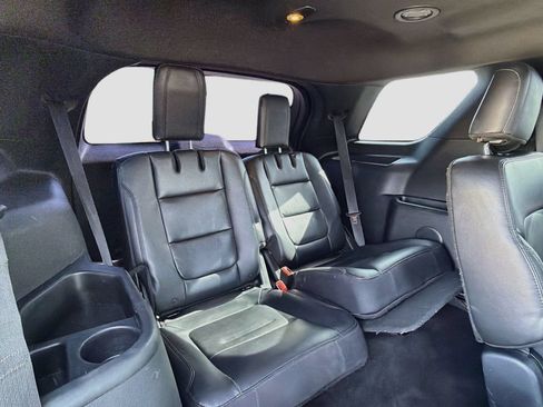 Used 2017 Ford Explorer XLT w/ Equipment Group 202A FWD image 29