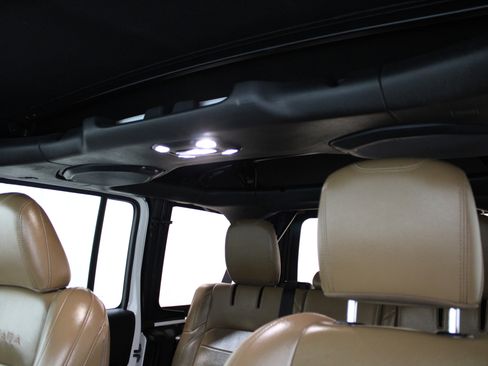 Used 2022 Jeep Wrangler Unlimited Sahara w/ Cold Weather Group image 28