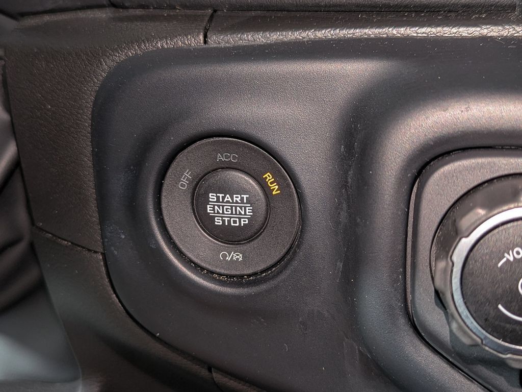 Used 2023 Jeep Gladiator Overland AWD/4WD image 30