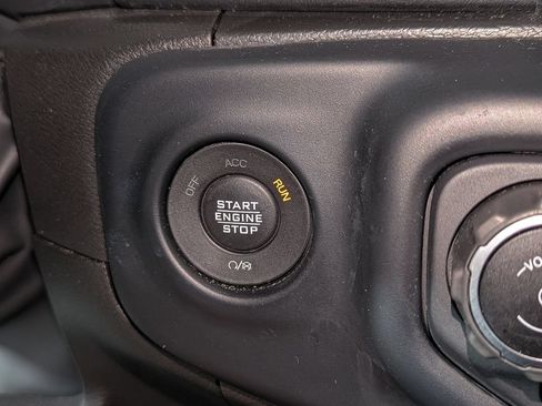 Used 2023 Jeep Gladiator Overland AWD/4WD image 30