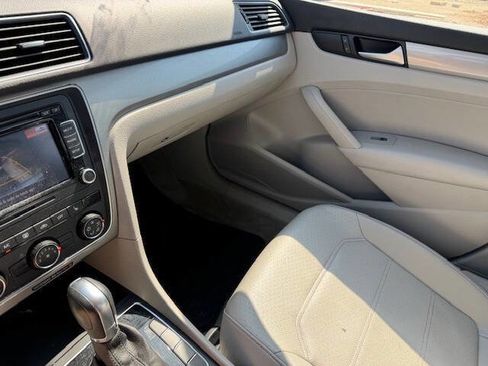 Used 2015 Volkswagen Passat 1.8T Limited Edition image 36