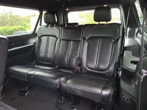 Used 2024 Jeep Wagoneer L Series II w/ Flexible Seating Group AWD/4WD image 15