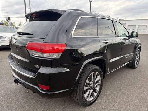 Used 2017 Jeep Grand Cherokee Overland w/ Jeep Active Safety Group AWD/4WD image 5