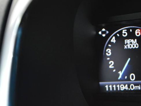 Used 2019 Ford Edge Titanium image 16