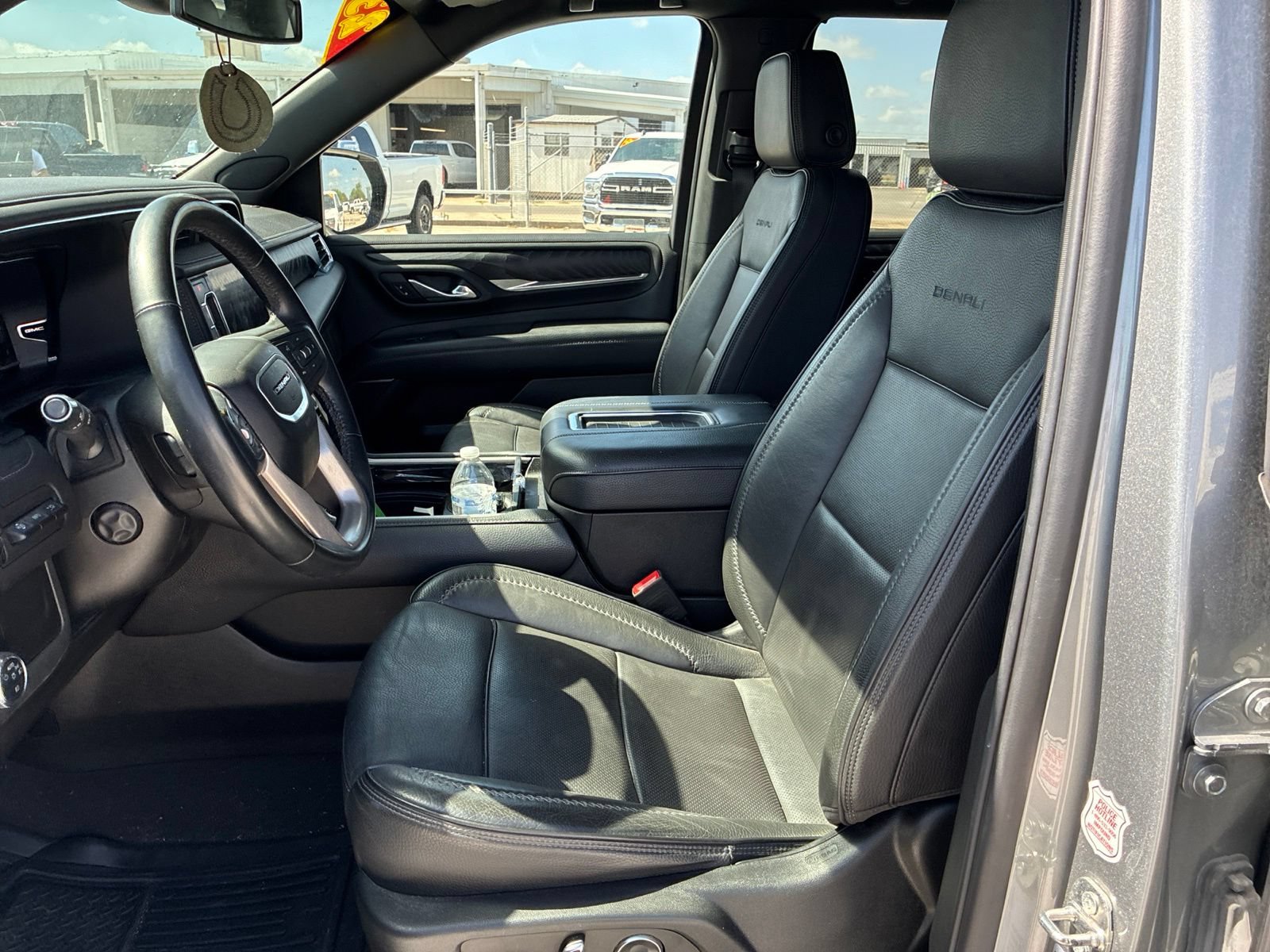 Used 2023 GMC Yukon Denali RWD image 16