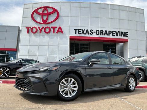 Used 2025 Toyota Camry LE FWD image 2