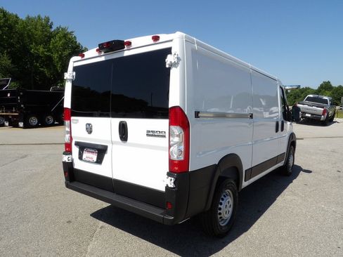 Used 2025 RAM ProMaster 2500 w/ U-Haul Equipment Group FWD image 7