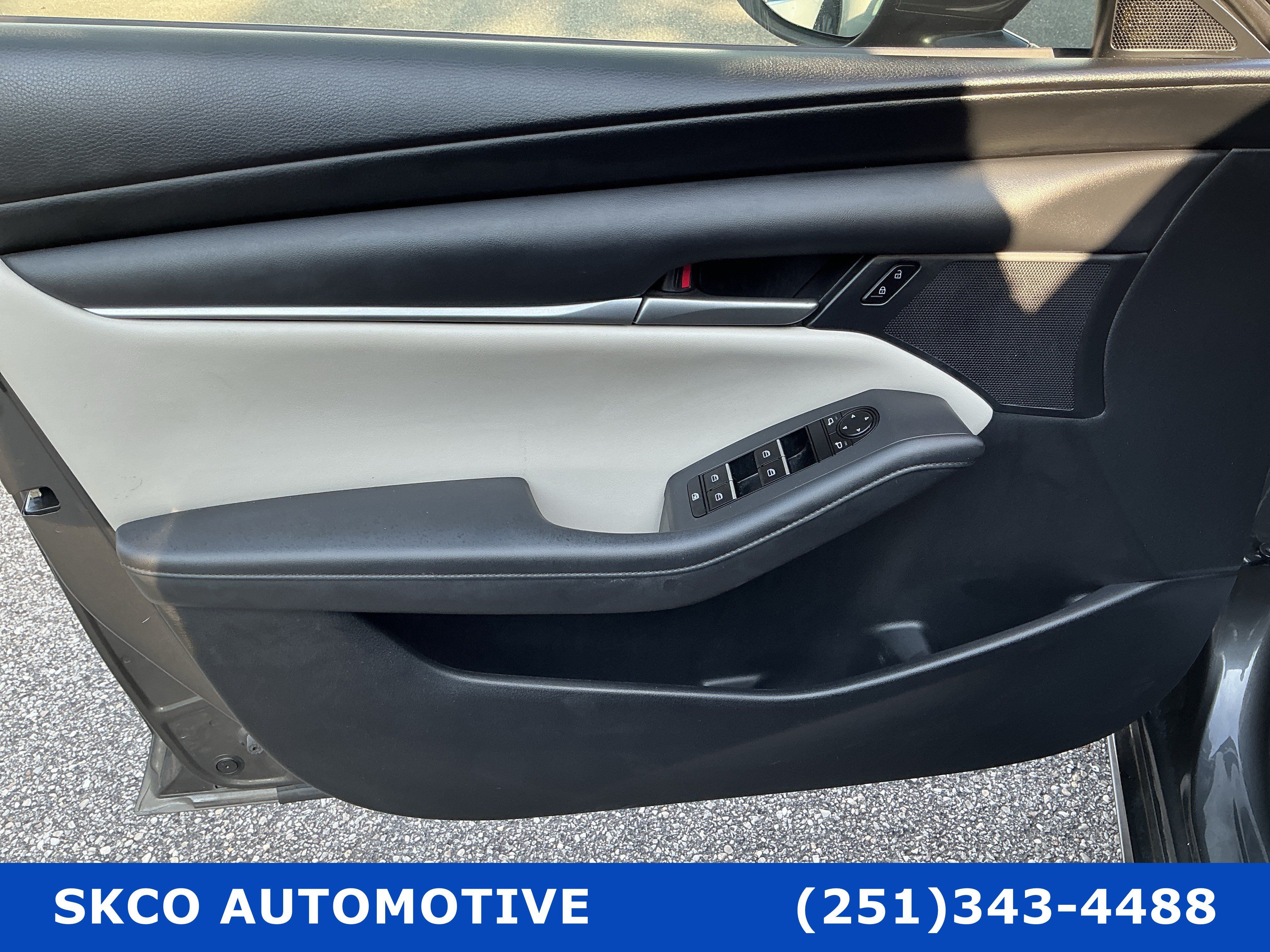 Used 2020 MAZDA MAZDA3 Hatchback FWD image 12