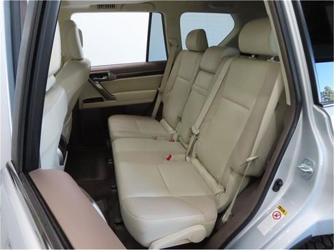 Used 2016 Lexus GX 460 image 18