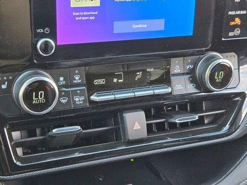 Used 2025 Toyota Highlander XSE AWD/4WD image 29