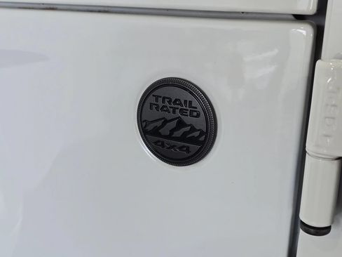Used 2023 Jeep Gladiator Sport AWD/4WD image 27