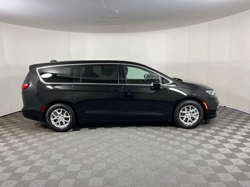 New 2026 Chrysler Pacifica Select FWD image 4