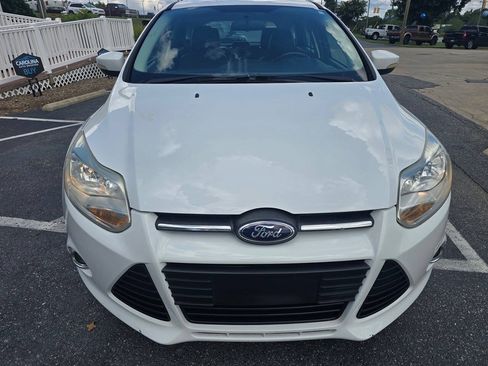 Used 2014 Ford Focus SE w/ Equipment Group 201A FWD image 9