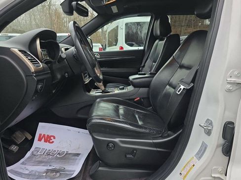 Used 2017 Jeep Grand Cherokee Limited w/ Luxury Group II image 3