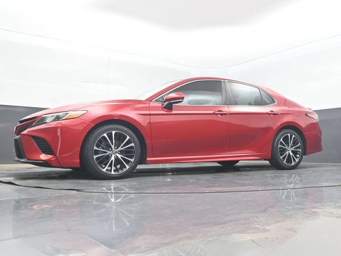 Used 2019 Toyota Camry SE w/ Convenience Package FWD image 24