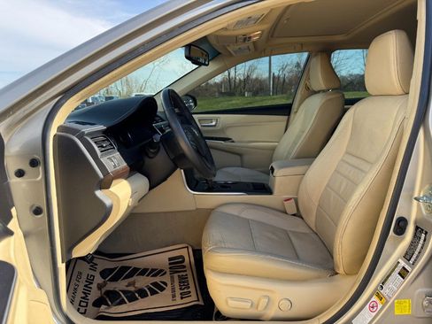 Used 2017 Toyota Camry XLE w/ Moonroof Package image 15