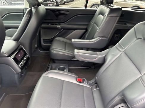 Certified 2025 Lincoln Aviator AWD image 19