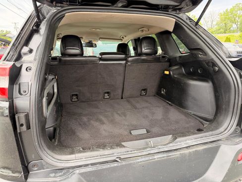 Used 2014 Jeep Cherokee Trailhawk w/ Leather Interior Group AWD/4WD image 18