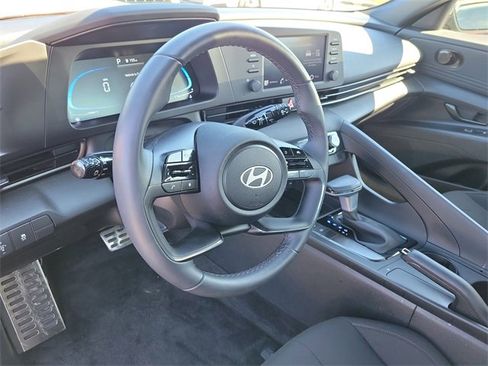 Used 2025 Hyundai Elantra Sport image 18