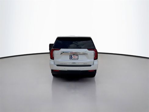 Used 2024 GMC Yukon XL SLT w/ SLT Luxury Package image 6