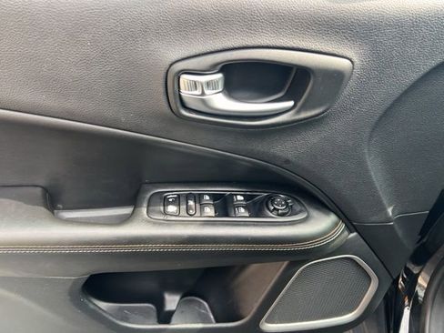 Used 2019 Jeep Compass Latitude FWD image 6