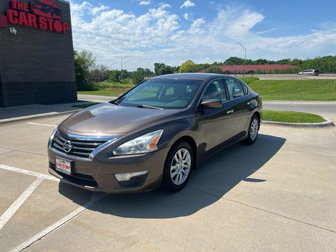 Used 2014 Nissan Altima 2.5 S w/ Display Audio Package FWD image 2