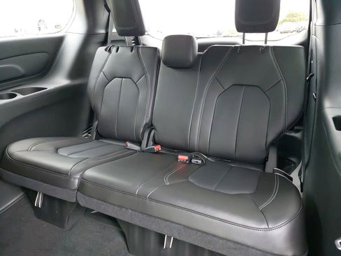 New 2026 Chrysler Pacifica Select image 15