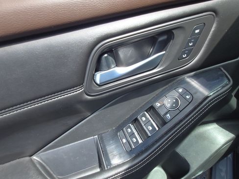 Used 2022 Nissan Rogue SL FWD image 11