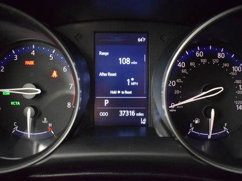 Used 2019 Toyota C-HR XLE image 16