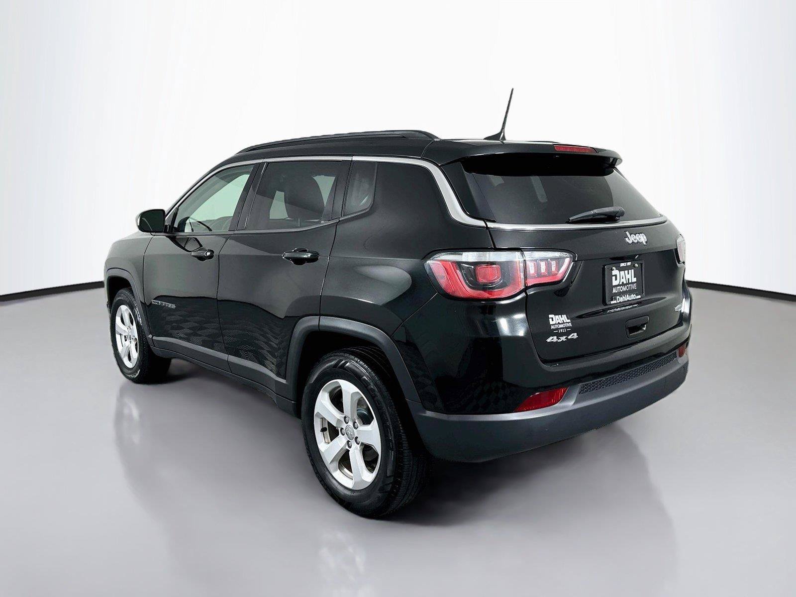Used 2020 Jeep Compass Latitude w/ Cold Weather Group AWD/4WD image 10