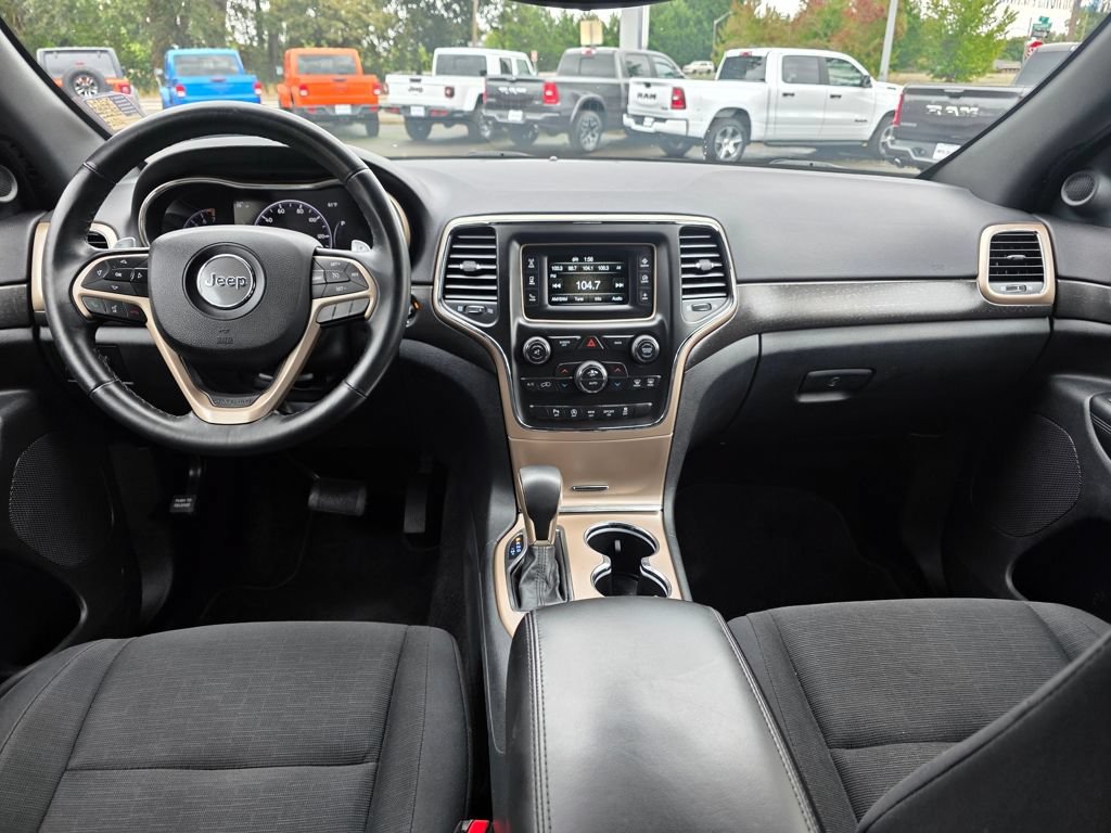 Used 2017 Jeep Grand Cherokee Laredo w/ Quick Order Package 23E AWD/4WD image 8