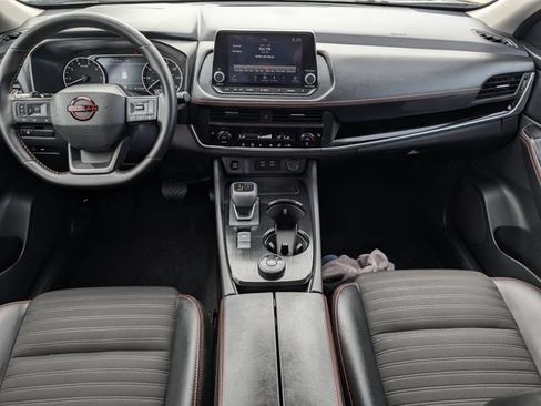 Used 2025 Nissan Rogue SV AWD/4WD image 11